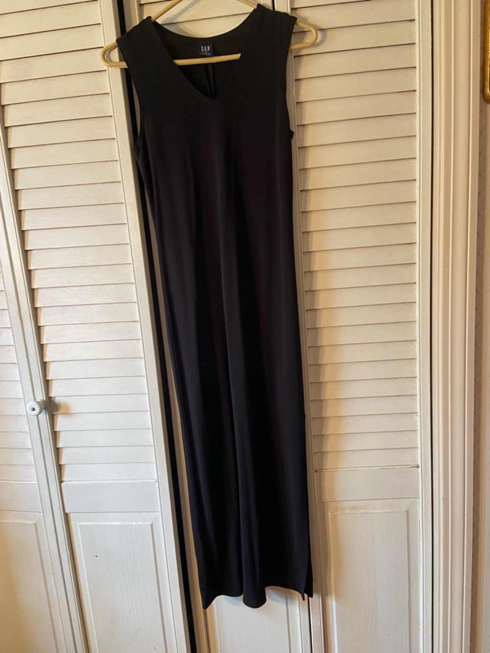 GAP Black V‑Neck Sleeveless Maxi Dress